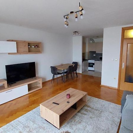 Med Man Apartmani スラヴォンスキ・ブロド エクステリア 写真