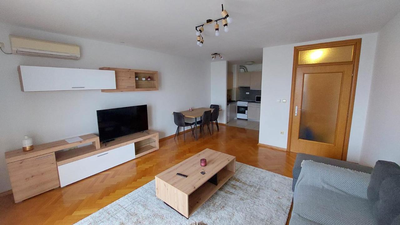Med Man Apartmani スラヴォンスキ・ブロド エクステリア 写真